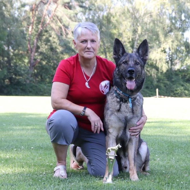 Mama Grete mit Hasco von der Hagenmühle